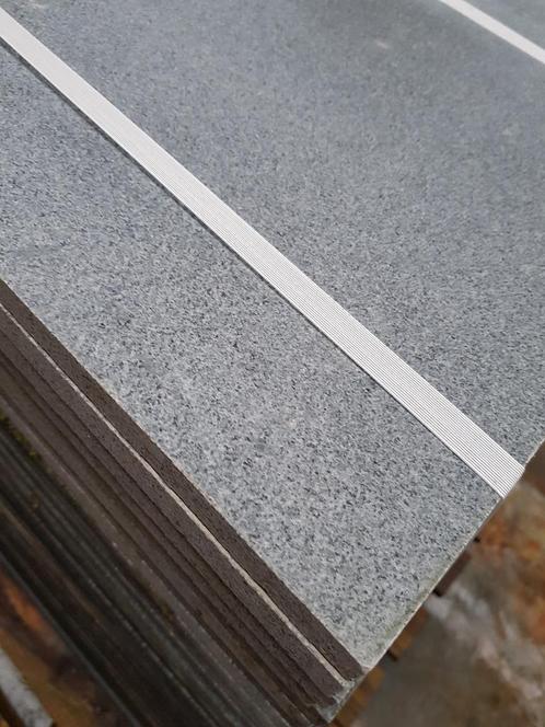 Dalles G654 adouci 50x50x2 20,50 m² liquidation stock, Doe-het-zelf en Bouw, Tegels, Ophalen