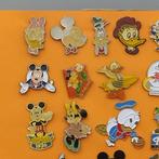 Badge à épingler Lot of 54 vintage Disney enamel pins –