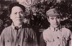 Mao’s China – Iconische propagandaportretten in zwart-wi, Verzamelen, Verzenden, Foto of Poster