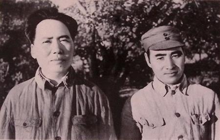 Mao’s China – Iconische propagandaportretten in zwart-wi, Verzamelen, Militaria | Tweede Wereldoorlog, Foto of Poster, Verzenden