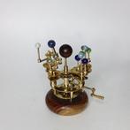 Model van het zonnestelsel met Zon, Aarde, Mars, Uranus en