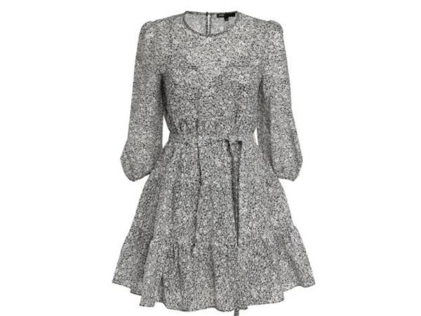Veiling - Maje Jurk Maat 36 Bloemetjes print zwart wit, Kleding | Dames, Jurken, Nieuw