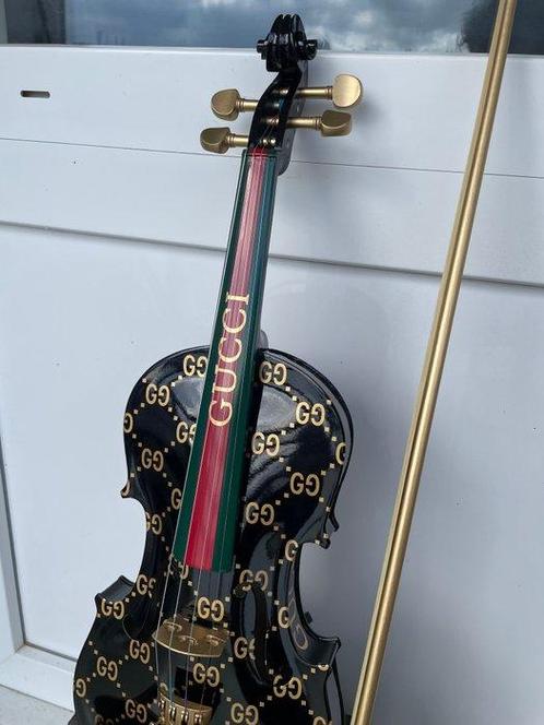 J.Reinhardt - The GUCCI Violin - Black, Green, Red & Gold, Antiek en Kunst, Kunst | Schilderijen | Modern