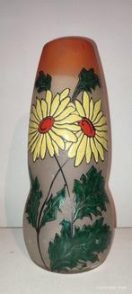 VERRERIE DE LEUNE (1861-1930), enamelled vase of Dahlia, Antiek en Kunst