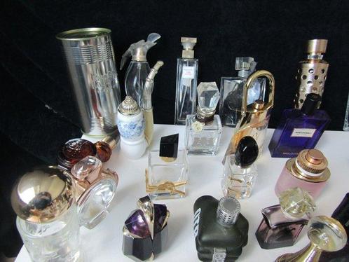Collection thématique - 70 flacons de parfums vides à, Antiek en Kunst, Antiek | Speelgoed