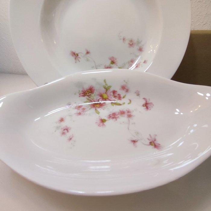 Chastagner Limoges France - Tafelservies (14) - Versierd met, Antiek en Kunst, Antiek | Meubels | Tafels