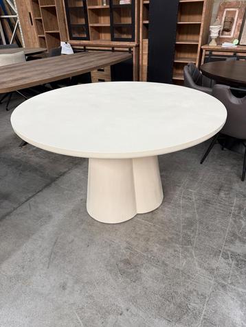 Sander eettafel (nieuw, outlet) beschikbaar voor biedingen