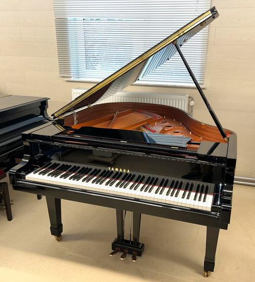 PROMO: Piano à Queue Yamaha C1 Japon Garantie: 10 ans, Musique & Instruments, Pianos, Brillant, Comme neuf, Noir, À queue