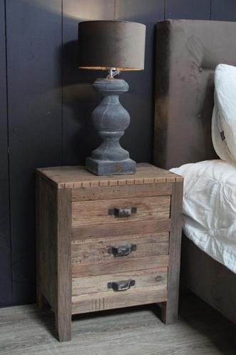 ② Oud houten nachtkastje 3 lades 50x35x60 cm — Slaapkamer | — 2dehands