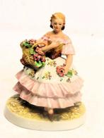 Carlo Mollica - Beeldje, Bloemenmeisje - 18 cm - Aardewerk -