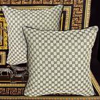 Gucci - Nieuwe set van twee - Kussen, Antiek en Kunst, Antiek | Tapijten, Tafelkleden en Textiel