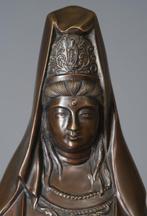 Bronzen beeld van Kannon Bosatsu  - Gepatineerd brons -