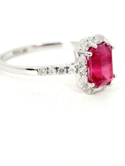 Ring - 18 karaat Witgoud Robijn - Diamant, Handtassen en Accessoires, Ringen