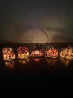 Kerstdecoratie (5) - Hars - 5 Kersthuizen met licht, Diversen, Nieuw