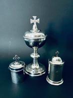 Ensemble bestaande uit drie katholieke liturgische