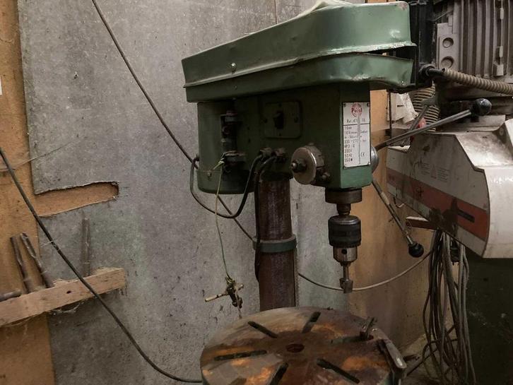 Drill press, Doe-het-zelf en Bouw, Gereedschap | Boormachines