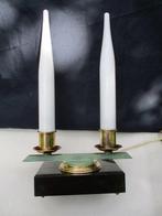 Lamp - Art-deco. Modernistisch brons, kaarsvormig glas circa