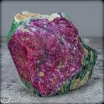 Natuurlijke robijn in zoisietkristal uit Tanzania – Een