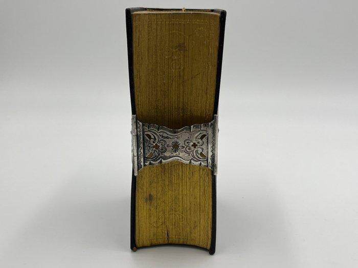 bijbel met zilveren slot - 1874, Antiek en Kunst, Antiek | Zilver en Goud