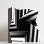 Gio Schiano - sculptuur, Its not a labyrinth - 30 cm -