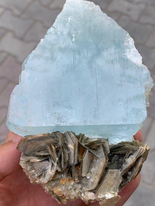 Aquamarijn met Mica – 490g Bladvormig natuurlijk specimen, Verzamelen, Mineralen en Fossielen
