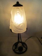 Lamp - Art Déco. Tulip glas ondertekend DEGUE. Gietijzer, Antiek en Kunst