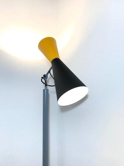 Le Corbusier - Lamp - Parlement Geel/Zwart - Aluminium, Antiek en Kunst, Antiek | Verlichting