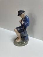 Royal Copenhagen - Figure - Whittling Boy - Porcelaine, Antiek en Kunst