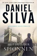 Het huis der spionnen 9789402730708, Boeken, Verzenden, Gelezen, Daniel Silva