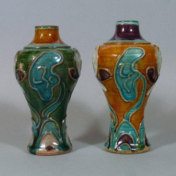 Vaas - Keramiek - China - Ming Dynastie (1368-1644) -, Antiquités & Art, Antiquités | Autres Antiquités