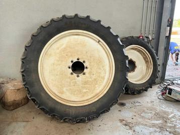 4 tractorbanden beschikbaar voor biedingen