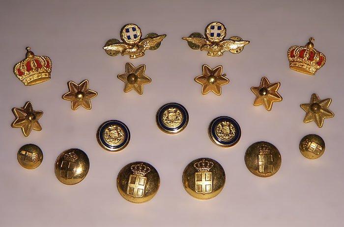 Themacollectie - Militaire knopen en insignes, Antiek en Kunst, Antiek | Speelgoed