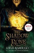 SHADOW & BONE TV TIEIN EDITION 9781510109063 Leigh Bardugo, Boeken, Verzenden, Gelezen, Leigh Bardugo