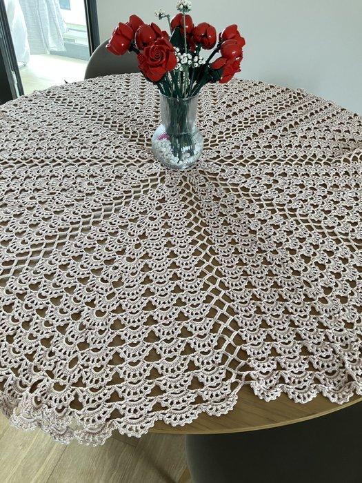 sem reserva - Tafelkleed - 130 cm - 130 cm - Rond haakgaren, Antiek en Kunst, Antiek | Tapijten, Tafelkleden en Textiel