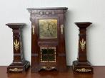 Klok en garnituur set (3) - Hout, Messing - 1900-1910 -, Antiek en Kunst