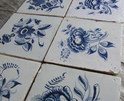 Carreau - 6 pièces de grandes carreaux de fleurs frisiennes, Antiek en Kunst, Antiek | Glaswerk en Kristal