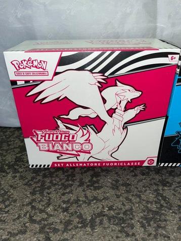 Pokémon - 2 Box - Fuoco Bianco e Luce Nera - Set Allenatore