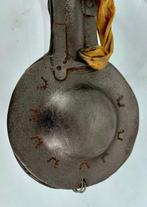 Een paar Afrikaanse handgesmede ijzeren klapbekken –