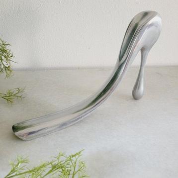 Manolo Blahnik, Habitat, 2004, Schoenlepel & Kunstwerk -