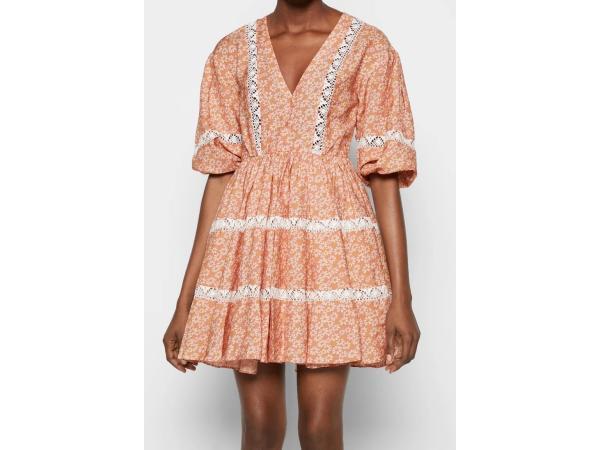 Veiling - Maje Jurk Maat 36 Roze met bloemetjes, Kleding | Dames, Jurken