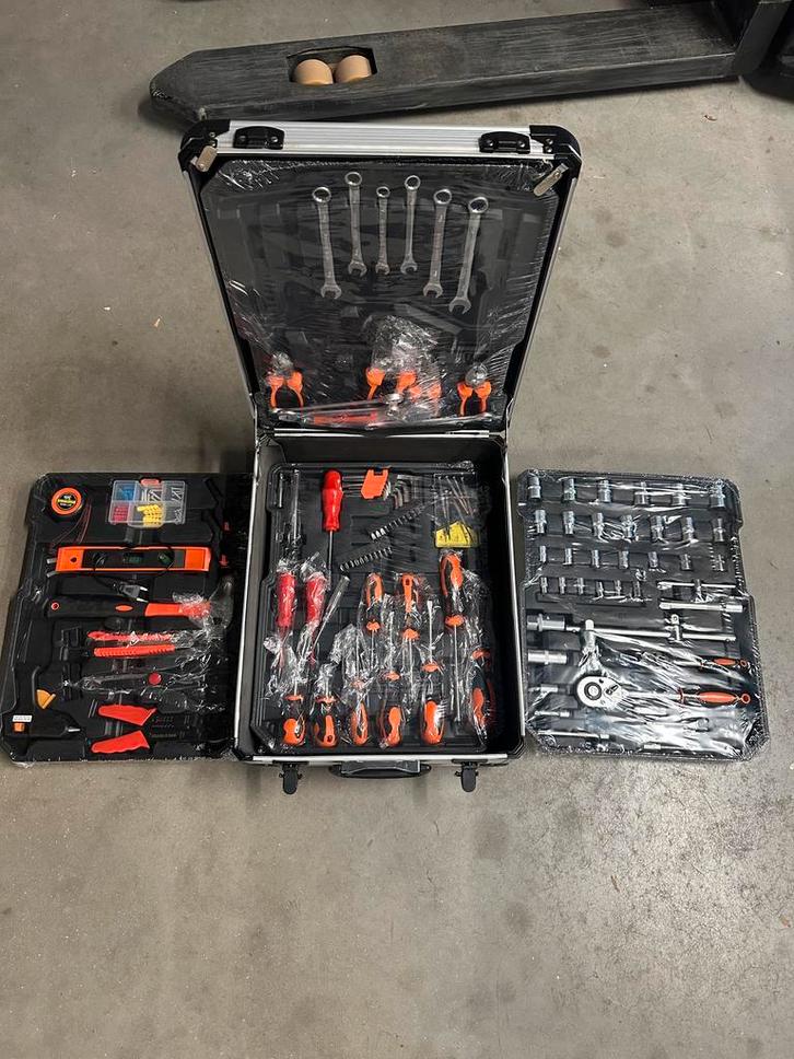 NIEUW Gereedschapskoffer/Trolley 186 delig, Doe-het-zelf en Bouw, Gereedschapskisten, Nieuw, Gevuld, Ophalen