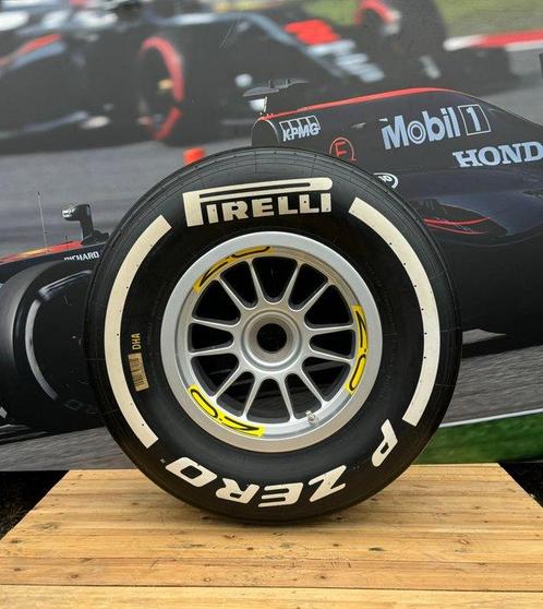 Wiel compleet met band - Pirelli - O.Z - Tyre complete on, Verzamelen, Automerken, Motoren en Formule 1