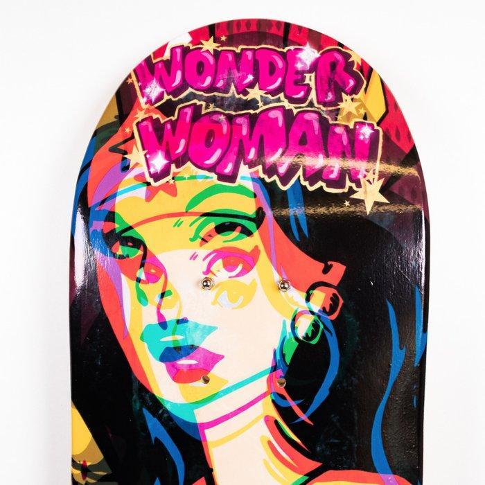 ARTCO - Sweet Wonder Woman, Antiek en Kunst, Kunst | Designobjecten
