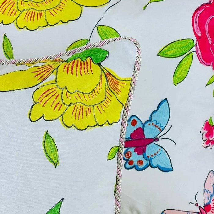 Een paar nieuwe kussens gemaakt met stoffen van Designers, Antiek en Kunst, Curiosa en Brocante