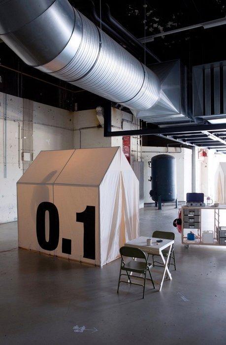 Emmy Polkamp - Pop-up hotel | To Many Places, Antiek en Kunst, Kunst | Designobjecten