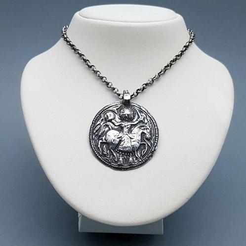 Zilver, Antiek, Zonnegod Surya - Ketting met hanger -, Antiek en Kunst, Kunst | Niet-Westerse kunst