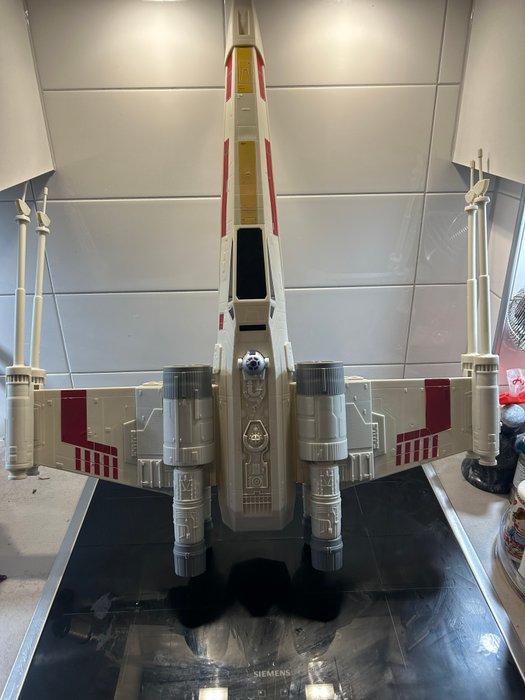Hasbro - Speelgoed vliegtuig X-wing Starfighter - China, Verzamelen, Film en Tv