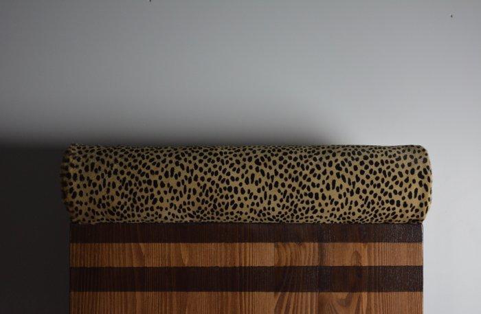 Studio Greca - Fauteuil - Ettore, modernistische ode - Bont,, Antiek en Kunst, Kunst | Designobjecten