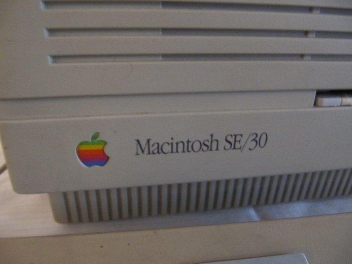 Apple Macintosh SE/30,1989,+8 floppy discs - Computer, Consoles de jeu & Jeux vidéo, Consoles de jeu | Accessoires Autre