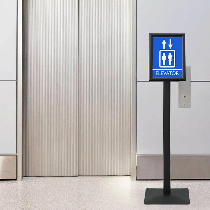 vidaXL Pedestal Poster Stand Zwart a4 Aluminium en PVC, Articles professionnels, Aménagement de Bureau & Magasin | Mobilier de bureau & Aménagement